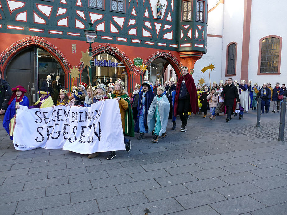 Aussendung der Sternsinger im Hohen Dom zu Fulda (Foto: Karl-Franz Thiede)